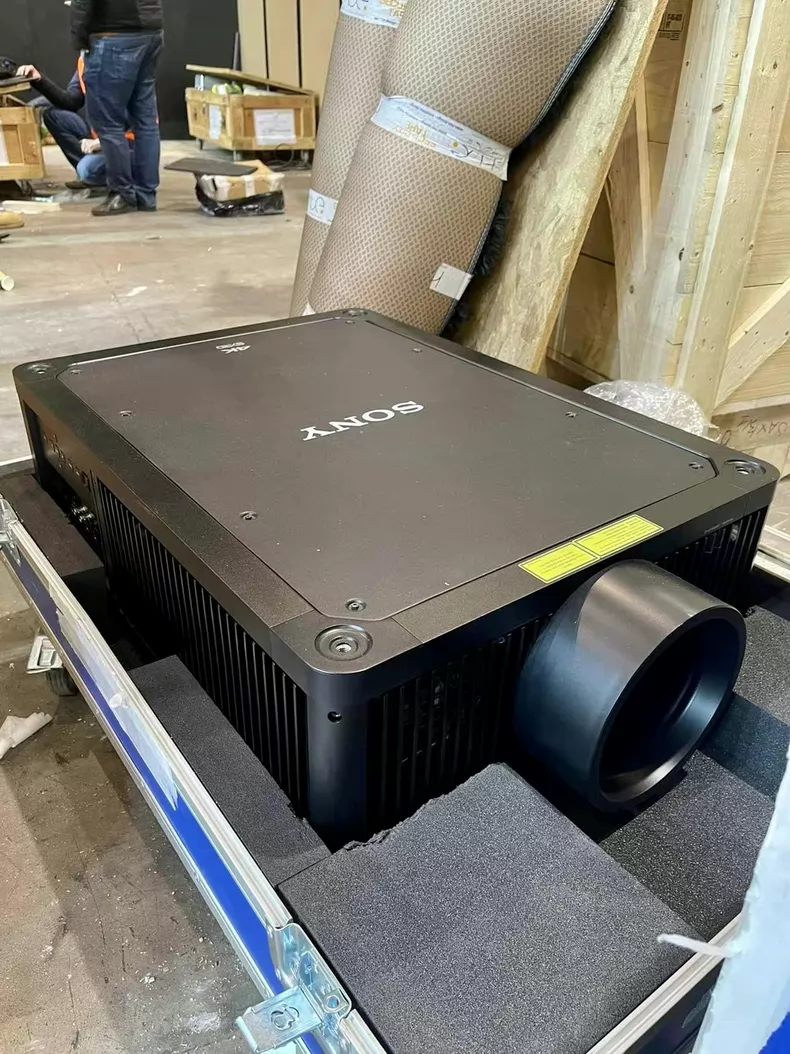 Sony GTZ380 laser projector, 4k sxrd