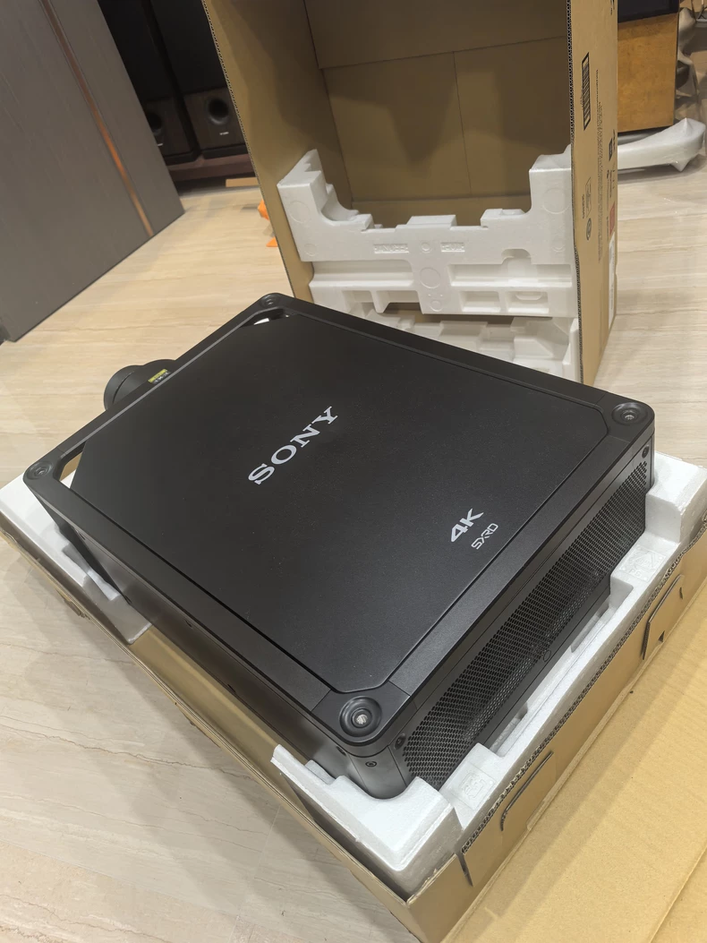 Sony VPL-VW5000ES home theater laser projector